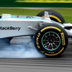 F1 car breaking