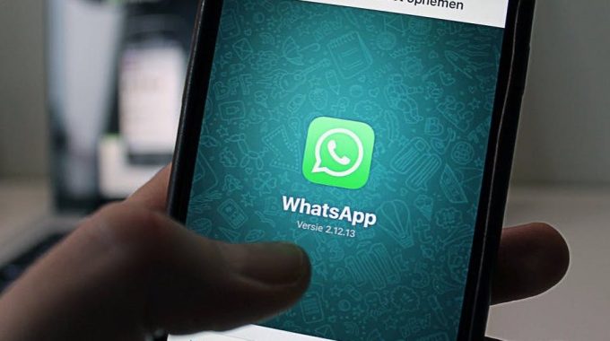Unblocking WhatsApp on a smartphone